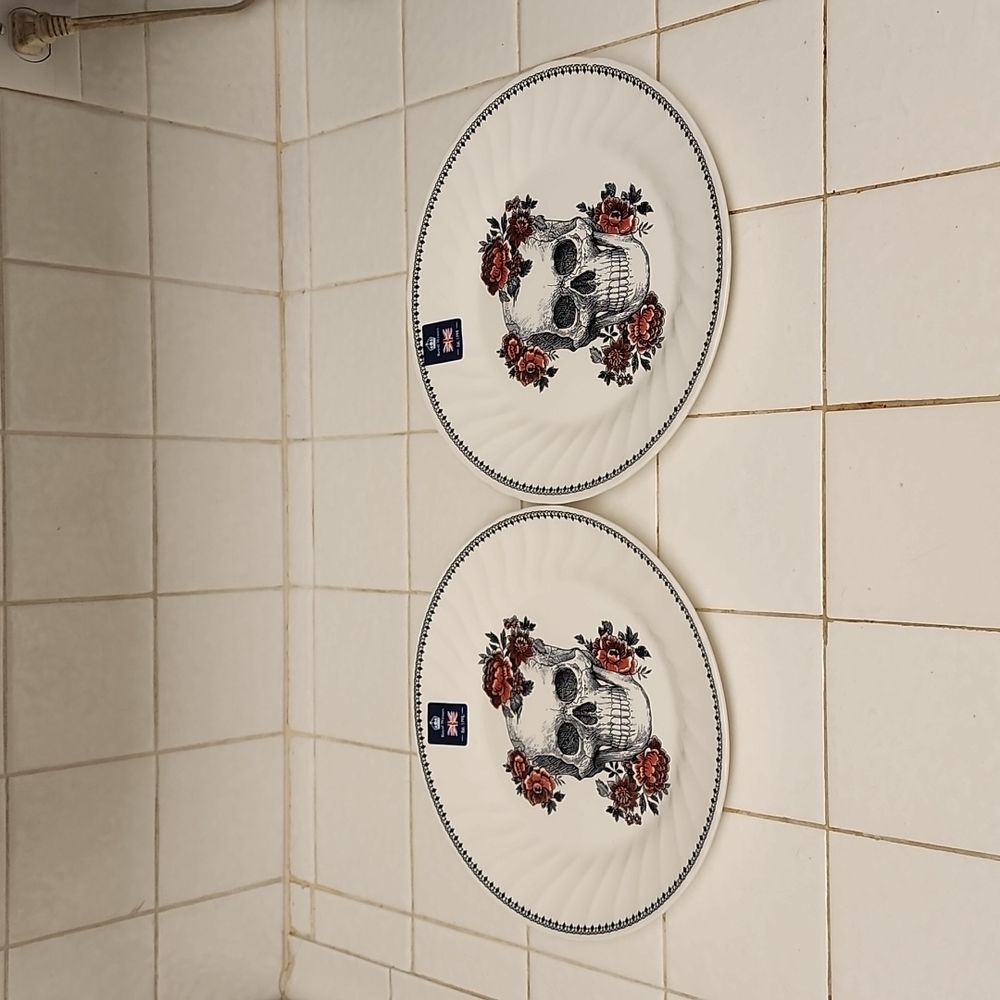 Royal Wessex Skull Flowers Plate Pair